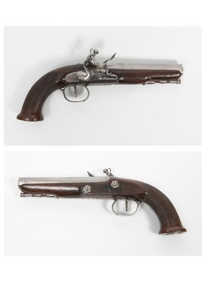 Début du XIXème siècle Petit pistolet à silex.
Platine à corps plat et chien à corps...