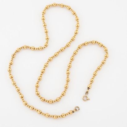 Collier de perles d'or jaune (375) alternées...