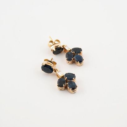 Pair of yellow gold (585) earrings made of...