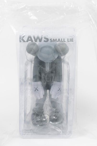 KAWS (1974) Small Lie (Grey), 2017
Vinyle peint, sculpture objet portant la signature,...