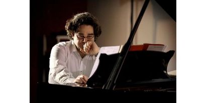 Une heure de cours de piano en ligne avec le pianiste Pascal Amoyel 

Victoire de...