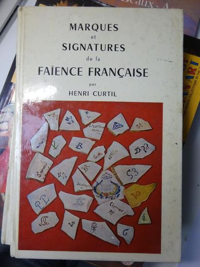 HENRI CURTIL Marks and signatures of French earthenware. 
Editions Charles Massin,...