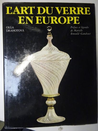 OLGA DRAHOTOVA L'art du verre en Europe. 
GRUND, Paris, 1983. 
Un volume in-4 relié....