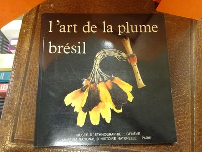 null Catalogue de l'exposition, L'art de la plume. Brésil. 
1 vol. in-8, broché....
