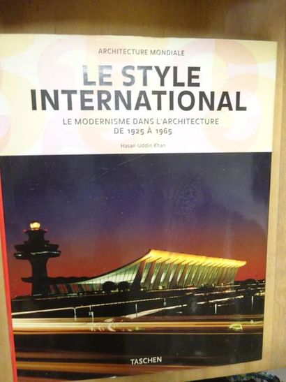 HASAN UDDIN KHAN Architecture mondiale : Le style international. 
Taschen, 2009....