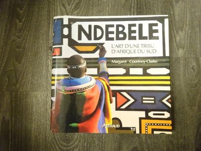 COURTNEY-CLARKE Margaret, NDEBELE. L'art d'une tribu d'Afrique du Sud. 
Les Editions...