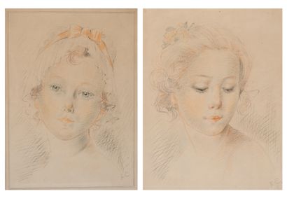 ECOLE FRANCAISE DU XXème siècle Deux portraits de jeunes femmes. 

Dessins aux trois...