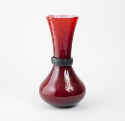 Simon MOORE & SALVIATI Fasciati vase, 2007. 

In Murano glass. 

Signed and dated...
