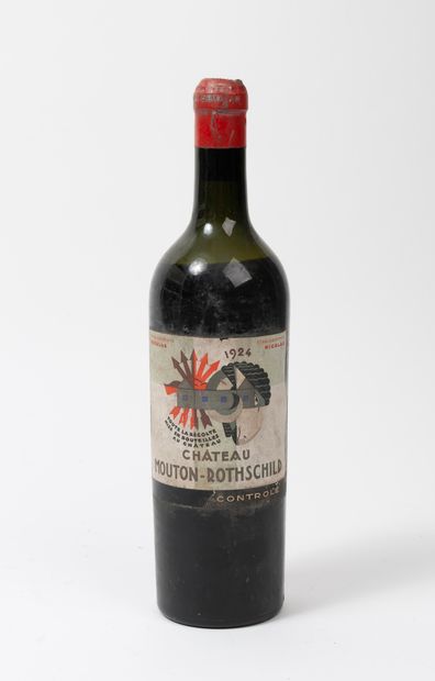 CHÂTEAU MOUTON ROTHSCHILD Une bouteille, 1924. 

Niveau basse épaule - vidange. 

Taches,...