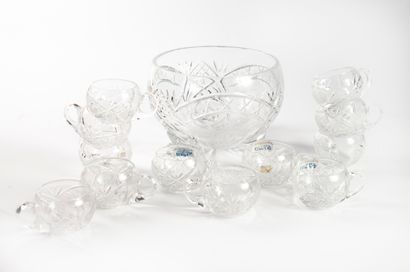 Colorless glass punch set including : 
12...