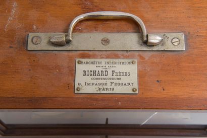 Richard Frères, Paris Baromètre enregistreur ou barographe avec thermomètre centigrade.

Composé...