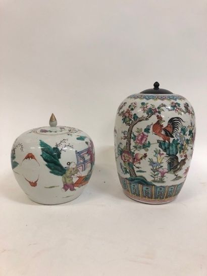 CHINE, début du XXème siècle - Pot à gingembre en porcelaine à décor polychrome d'une...