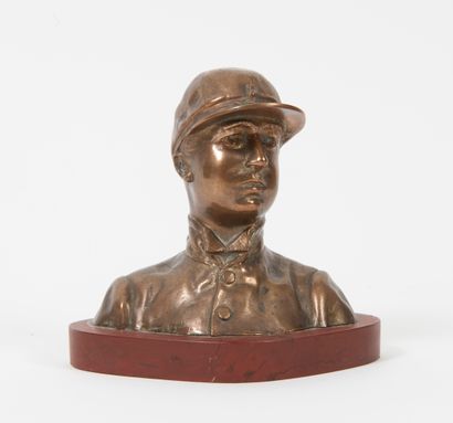 D'après Ary Jean Léon BITTER (1883-1973) Jockey en buste.

Epreuve en bronze à patine...