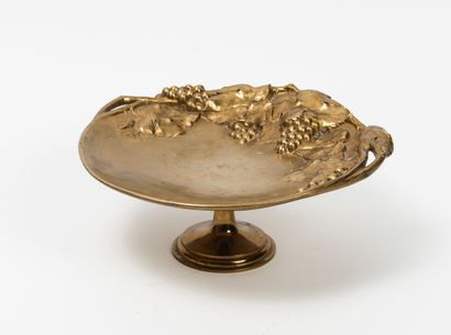 D'après Frans CLAESSENS (1885-1968), début du XXème siècle Coupe en bronze sur piédouche...