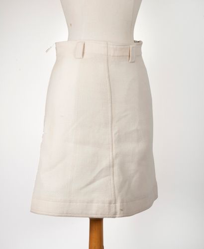 COURREGES Cream-coloured wool skirt, flared shape, waistband. 

Zipper on the side.

Size...