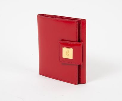 CELINE Paris, Wallet in red box, with snap fastener under gilded metal plate. 

Interior...