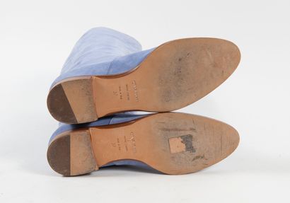 Sergio ROSSI Pair of round-toe flat boots in parma blue suede.

Size: 37 - Heel height:...