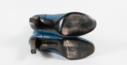 CELINE Pair of short boots in blue leather with round toe, metallic claw on the side.

Size:...