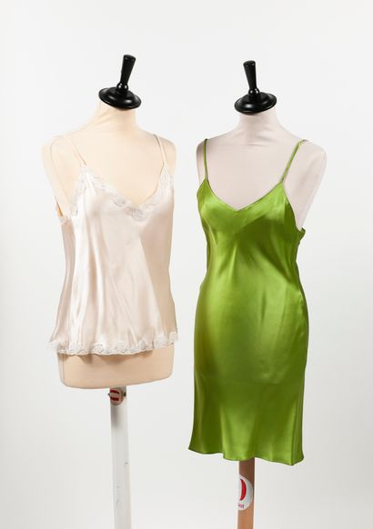 SABBIA ROSA Lot comprenant : 

- Une "slip dress" en soie vert pop, longueur genoux,...