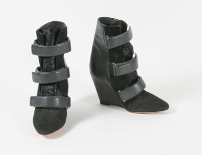 Isabel MARANT Paire de bottines en cuir, daim et poulain noir à talon compensé, fermeture...