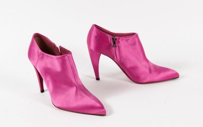 PRADA Pair of low boots with pointed toe in fuchsia pink satin, zipped closure on...