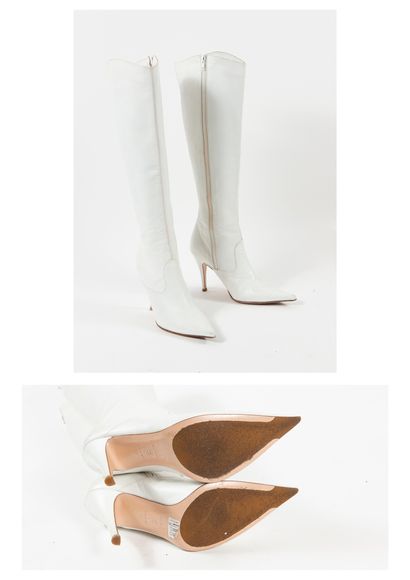 DOLCE & GABBANA Pair of pointed-toe boots in white leather, with zip fastening on...