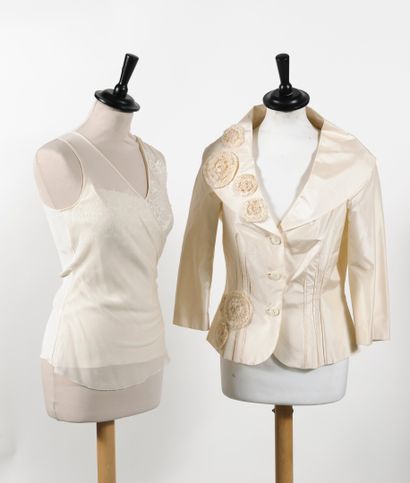 RENATO NUCCI Lot including: 

- Cream silk three-quarter sleeve jacket with pleated...