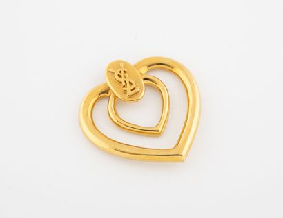 Yves Saint LAURENT Pendentif coeur ajouré en métal doré, sommé d'un petit médaillon...