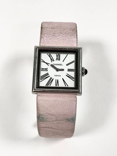 CHANEL Ladies' wristwatch. 

Square steel case.

White dial, signed, with black hour...