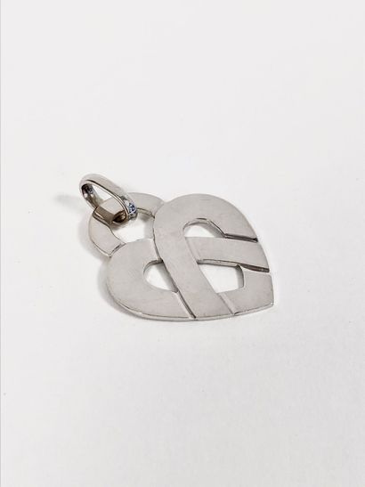 POIRAY, Coeur entrelacé Pendant in white gold (750).

Signed and numbered 72268.

Weight...