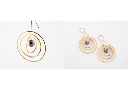 XAC Joaillerie, Collection Ellipses Pair of earrings in yellow gold (750) with three...
