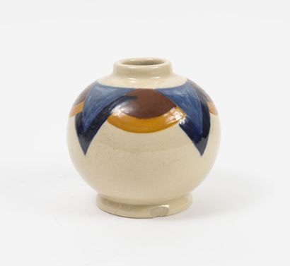 Simone LARRIEU (1912-1996) Vase ball on heel.

Enamelled earthenware polychrome,...