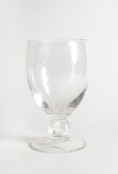 LALIQUE FRANCE Coupe sur pied Clairvaux.

Modèle créé en 1926.

En verre blanc soufflé...