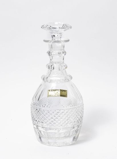 SAINT LOUIS Carafe en cristal taillé. 

Signé du cachet au revers.

H. : 23 cm.