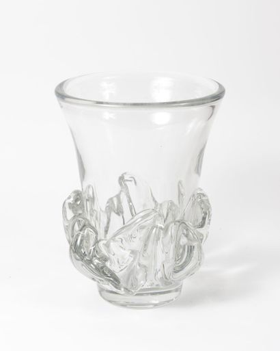 DAUM, Nancy, France Grand vase en cristal incolore tronconique à base ornée d'une...