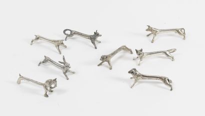 null Série de 8 porte-couteaux en métal argenté figurant des animaux. 

Oxydations,...