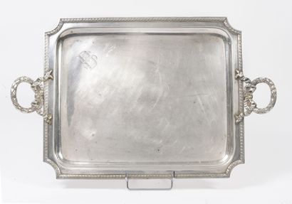 null Two silver plated metal trays : 

- one oval with olive leaves decoration.

Goldsmith's...