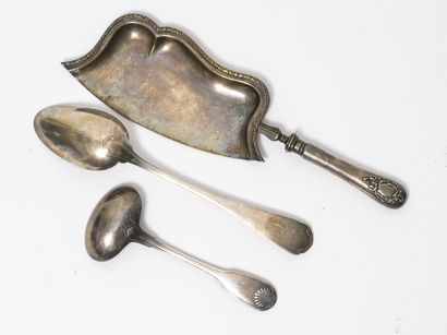 Lot de métal argenté : CHRISTOFLE, 

- Sauce spoon, net model. Figured.

- Stew spoon,...