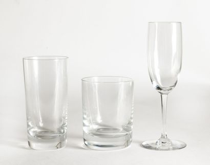 BACCARAT Part of service of glasses model Montaigne including:

6 champagne flutes....