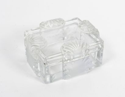 LALIQUE FRANCE Cendrier rectangulaire Corfou.

Modèle créé en 1944.

En verre blanc...
