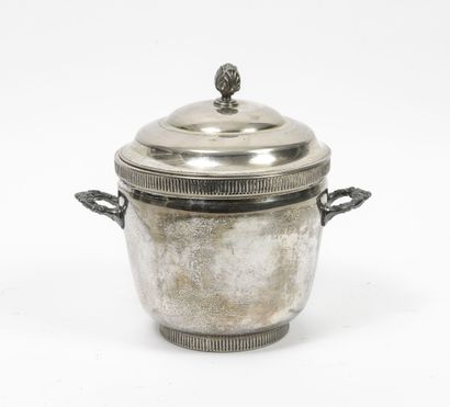 Lot de métal argenté : - An ice bucket and a lid (probably reported) with two handles...