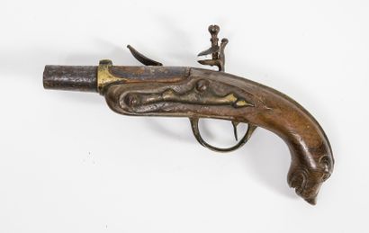 FRANCE, dernier quart du XVIIIème du siècle Petit pistolet à silex, d'officier de...