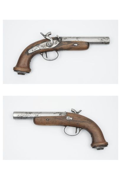 FRANCE, milieu du XIXème siècle Officer's percussion cap pistol.

Rear plate engraved...