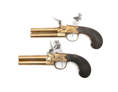 FRANCE, ANGLETERRE ou BELGIQUE, vers 1800-1820 Pair of bronze marine flintlock pistols.

Chests...