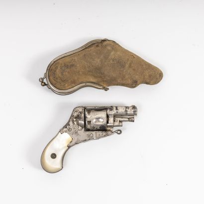 BELGIQUE, fin du XIXème siècle PUPPY

Revolver Vélodog Hammerless à cinq coups.

Canon...