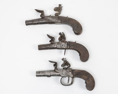 FRANCE, BELGIQUE ou ANGLETERRE, début du XIXème siècle Three small flintlock pistols,...