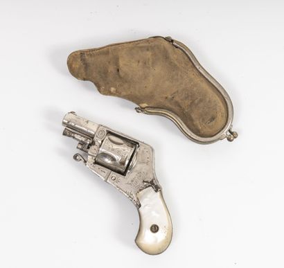 BELGIQUE, fin du XIXème siècle PUPPY

Revolver Vélodog Hammerless à cinq coups.

Canon...