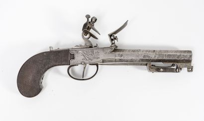 FRANCE (?), début du XIXème siècle Pistolet à silex, à un coup, de ceinture.

Coffre...