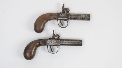 FRANCE ou BELGIQUE, milieu du XIXème siècle Deux petits pistolets à percussion, à...