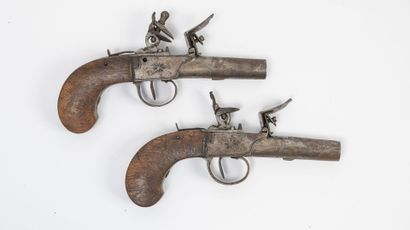 FRANCE ou BELGIQUE, début du XIXème siècle Paire de petits pistolets à silex, à un...
